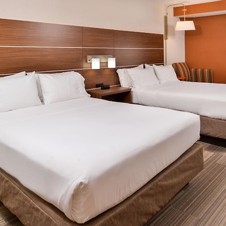 Holiday Inn Express Westley By Ihg Buitenkant foto