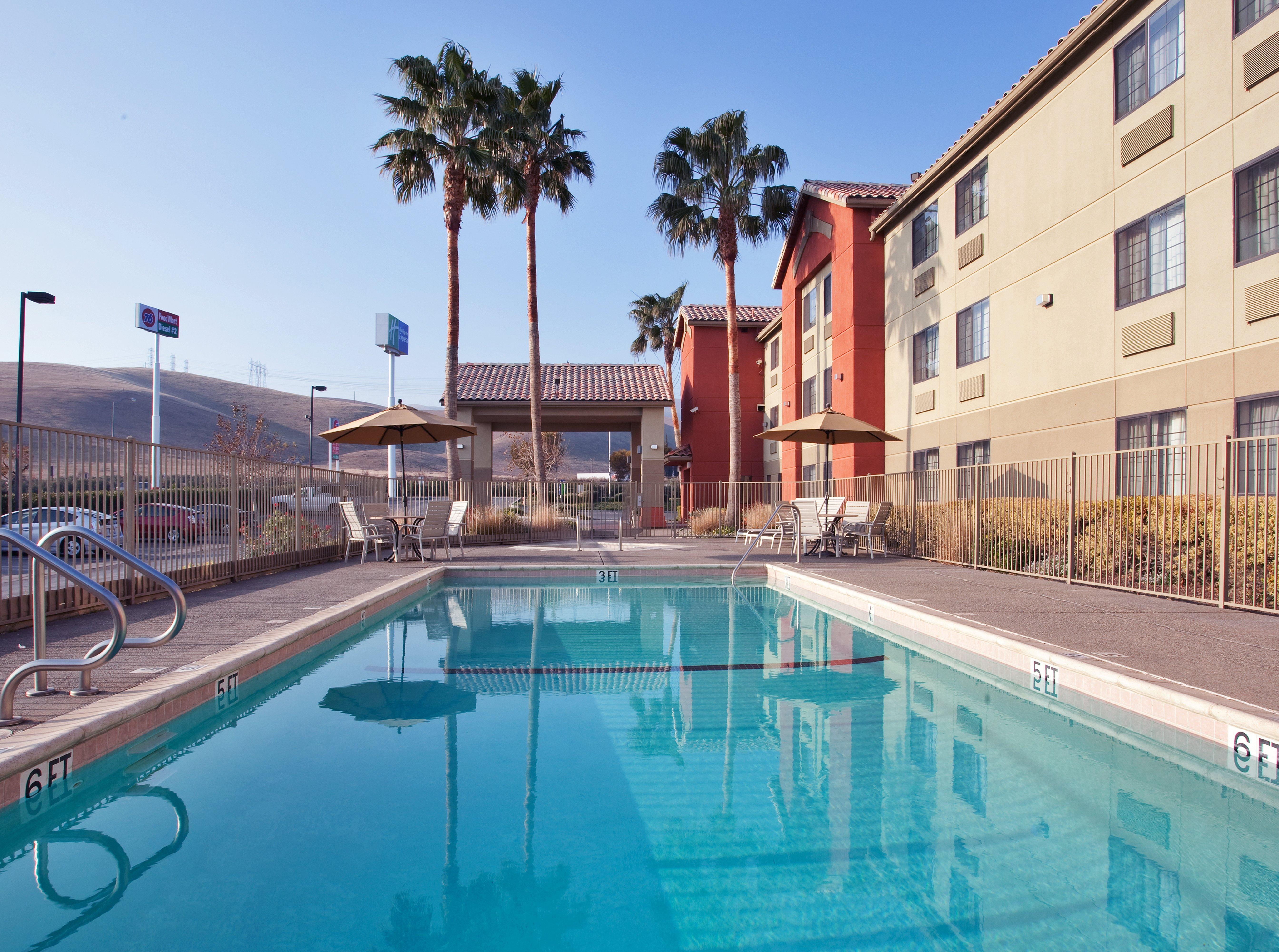 Holiday Inn Express Westley By Ihg Buitenkant foto
