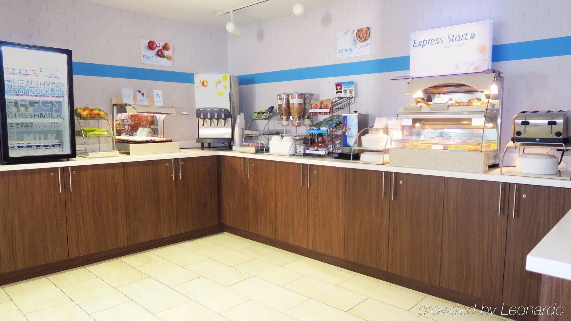 Holiday Inn Express Westley By Ihg Buitenkant foto